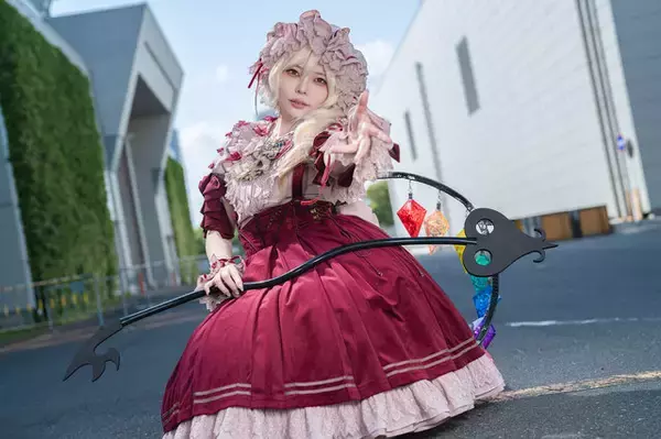 「【コスプレ】東方Projectの人気キャラが集結！美しいデザインのドレスに身を包んだ博麗神社例大祭のファションショー特別レポ第2弾【写真40枚】」の画像