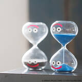 「『ドラクエ』ロード画面イメージのスライム砂時計から、ちいさなメダルが隠されたリュックまで、人気グッズが再受注」の画像1