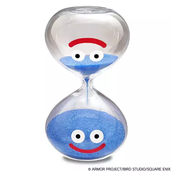 「『ドラクエ』ロード画面イメージのスライム砂時計から、ちいさなメダルが隠されたリュックまで、人気グッズが再受注」の画像