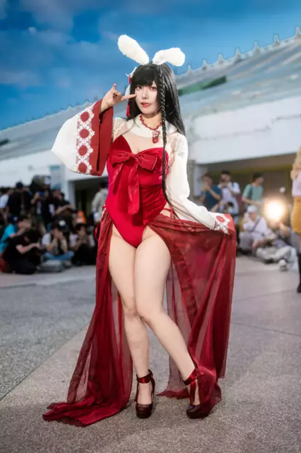 「【コスプレ】上はウサ耳巫女、下はハイレグ美脚のギャップがすごい！香港美女の『アズレン』大山が清楚なのにセクシーすぎた【写真7枚】」の画像