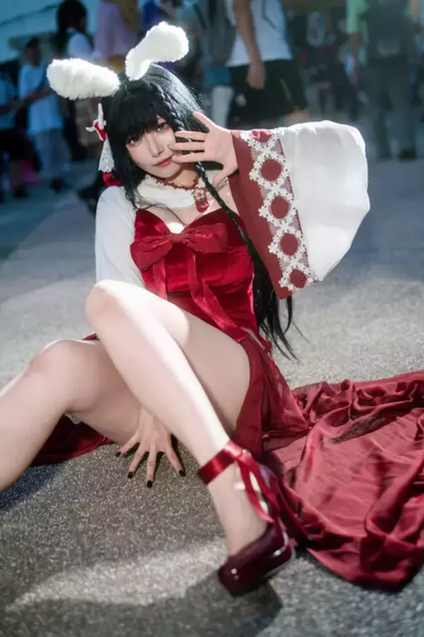 「【コスプレ】上はウサ耳巫女、下はハイレグ美脚のギャップがすごい！香港美女の『アズレン』大山が清楚なのにセクシーすぎた【写真7枚】」の画像