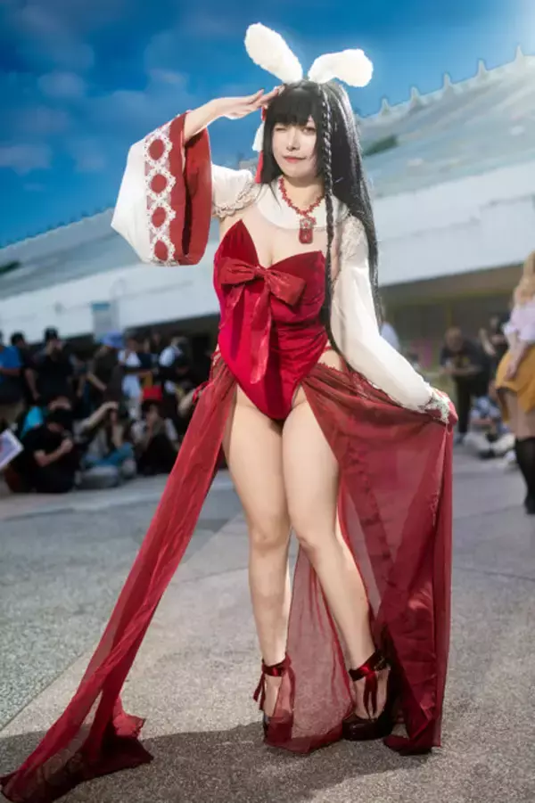 「【コスプレ】上はウサ耳巫女、下はハイレグ美脚のギャップがすごい！香港美女の『アズレン』大山が清楚なのにセクシーすぎた【写真7枚】」の画像