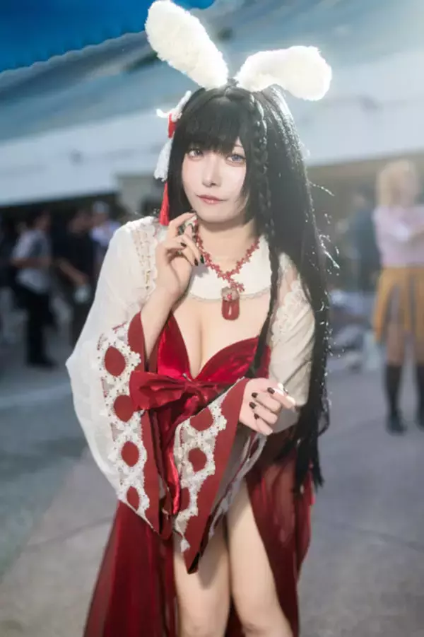 「【コスプレ】上はウサ耳巫女、下はハイレグ美脚のギャップがすごい！香港美女の『アズレン』大山が清楚なのにセクシーすぎた【写真7枚】」の画像