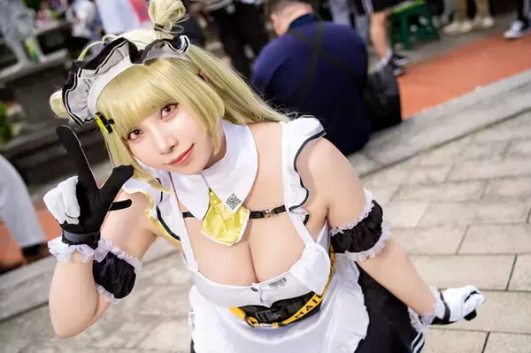 【コスプレ】『NIKKE』ソーダの迫力満点の美ボディを完全再現！ほんわか癒やされるメイド姿に見とれちゃう【写真9枚】