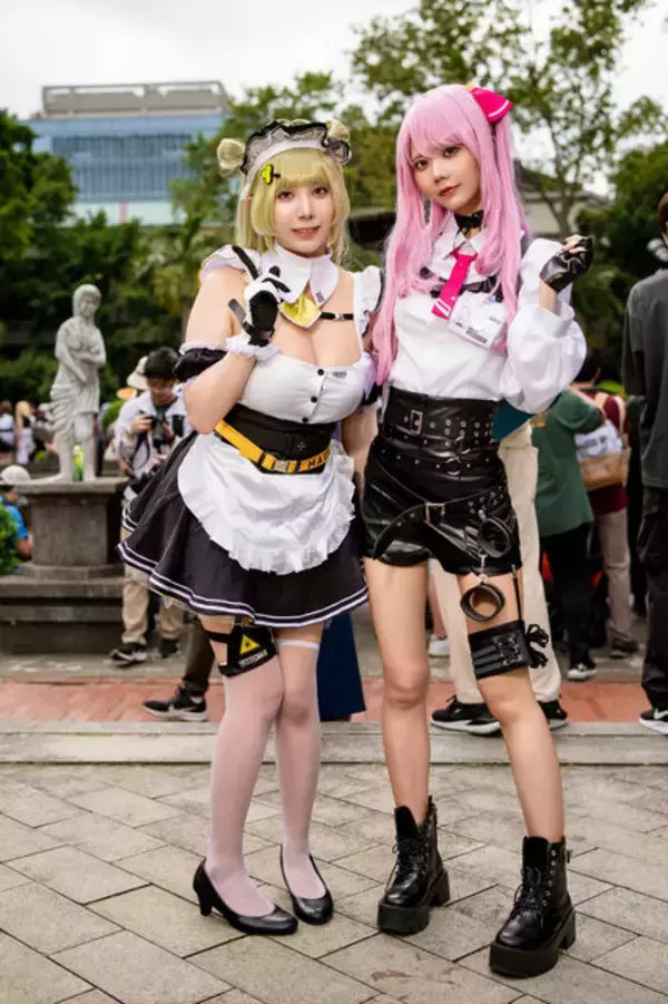 「【コスプレ】『NIKKE』ソーダの迫力満点の美ボディを完全再現！ほんわか癒やされるメイド姿に見とれちゃう【写真9枚】」の画像