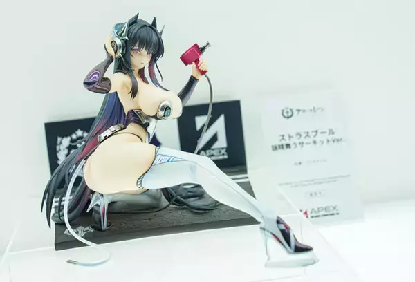 「ドキッとする夏衣装から涼やかなドレスまで、「ワンフェス」に猛暑を吹き飛ばす『アズレン』『ブルアカ』美女フィギュアが集結【WF2025夏】」の画像