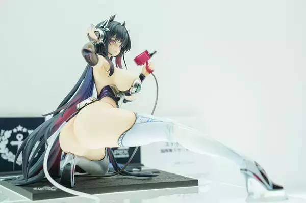 「ドキッとする夏衣装から涼やかなドレスまで、「ワンフェス」に猛暑を吹き飛ばす『アズレン』『ブルアカ』美女フィギュアが集結【WF2025夏】」の画像