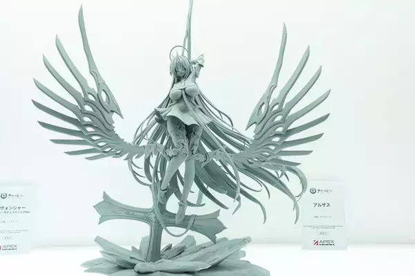 「ドキッとする夏衣装から涼やかなドレスまで、「ワンフェス」に猛暑を吹き飛ばす『アズレン』『ブルアカ』美女フィギュアが集結【WF2025夏】」の画像