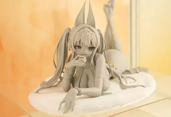 「ドキッとする夏衣装から涼やかなドレスまで、「ワンフェス」に猛暑を吹き飛ばす『アズレン』『ブルアカ』美女フィギュアが集結【WF2025夏】」の画像