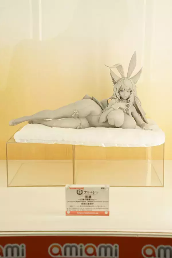 「ドキッとする夏衣装から涼やかなドレスまで、「ワンフェス」に猛暑を吹き飛ばす『アズレン』『ブルアカ』美女フィギュアが集結【WF2025夏】」の画像