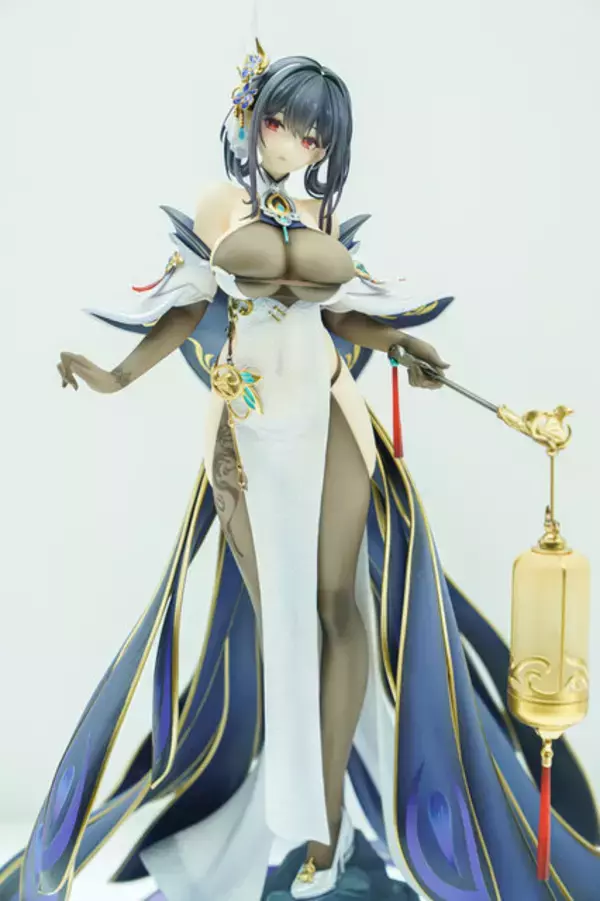 「ドキッとする夏衣装から涼やかなドレスまで、「ワンフェス」に猛暑を吹き飛ばす『アズレン』『ブルアカ』美女フィギュアが集結【WF2025夏】」の画像