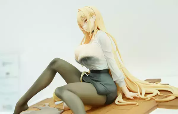 「ドキッとする夏衣装から涼やかなドレスまで、「ワンフェス」に猛暑を吹き飛ばす『アズレン』『ブルアカ』美女フィギュアが集結【WF2025夏】」の画像