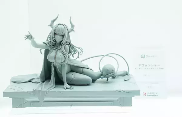 「ドキッとする夏衣装から涼やかなドレスまで、「ワンフェス」に猛暑を吹き飛ばす『アズレン』『ブルアカ』美女フィギュアが集結【WF2025夏】」の画像