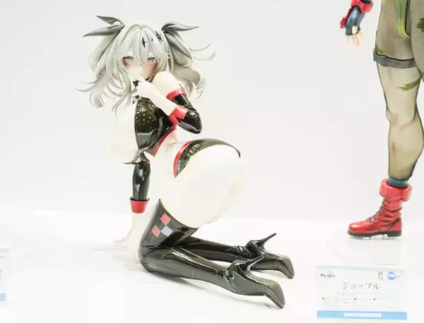 「ドキッとする夏衣装から涼やかなドレスまで、「ワンフェス」に猛暑を吹き飛ばす『アズレン』『ブルアカ』美女フィギュアが集結【WF2025夏】」の画像