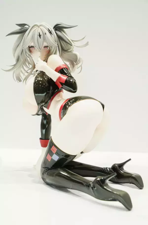 「ドキッとする夏衣装から涼やかなドレスまで、「ワンフェス」に猛暑を吹き飛ばす『アズレン』『ブルアカ』美女フィギュアが集結【WF2025夏】」の画像