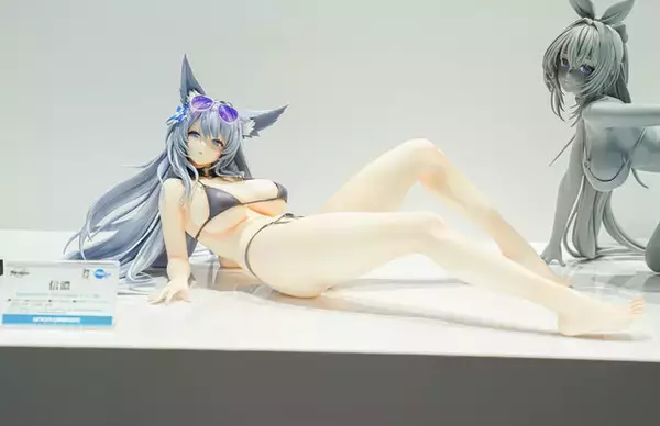 「ドキッとする夏衣装から涼やかなドレスまで、「ワンフェス」に猛暑を吹き飛ばす『アズレン』『ブルアカ』美女フィギュアが集結【WF2025夏】」の画像