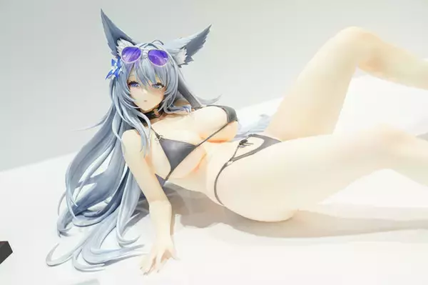 「ドキッとする夏衣装から涼やかなドレスまで、「ワンフェス」に猛暑を吹き飛ばす『アズレン』『ブルアカ』美女フィギュアが集結【WF2025夏】」の画像