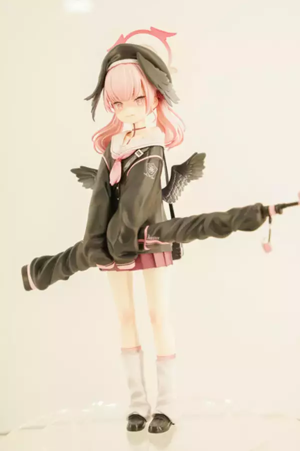 「ドキッとする夏衣装から涼やかなドレスまで、「ワンフェス」に猛暑を吹き飛ばす『アズレン』『ブルアカ』美女フィギュアが集結【WF2025夏】」の画像