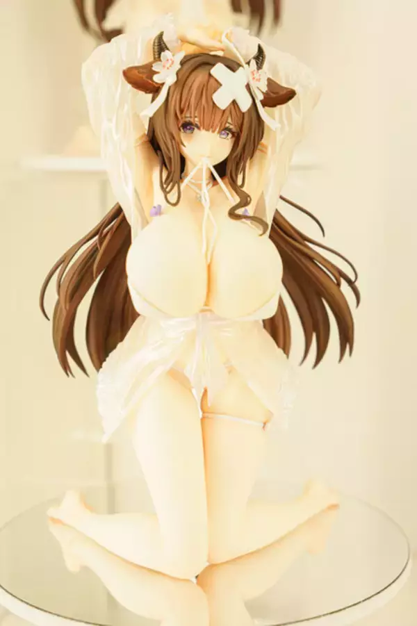 「ドキッとする夏衣装から涼やかなドレスまで、「ワンフェス」に猛暑を吹き飛ばす『アズレン』『ブルアカ』美女フィギュアが集結【WF2025夏】」の画像