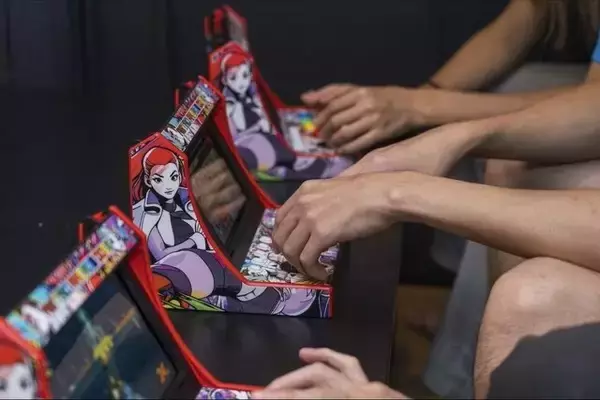 「スイッチがアーケード筐体に早変わり！？自宅でゲーセン気分が味わえる「レトロアーケードドック」、クラファン開始4分で目標金額達成」の画像