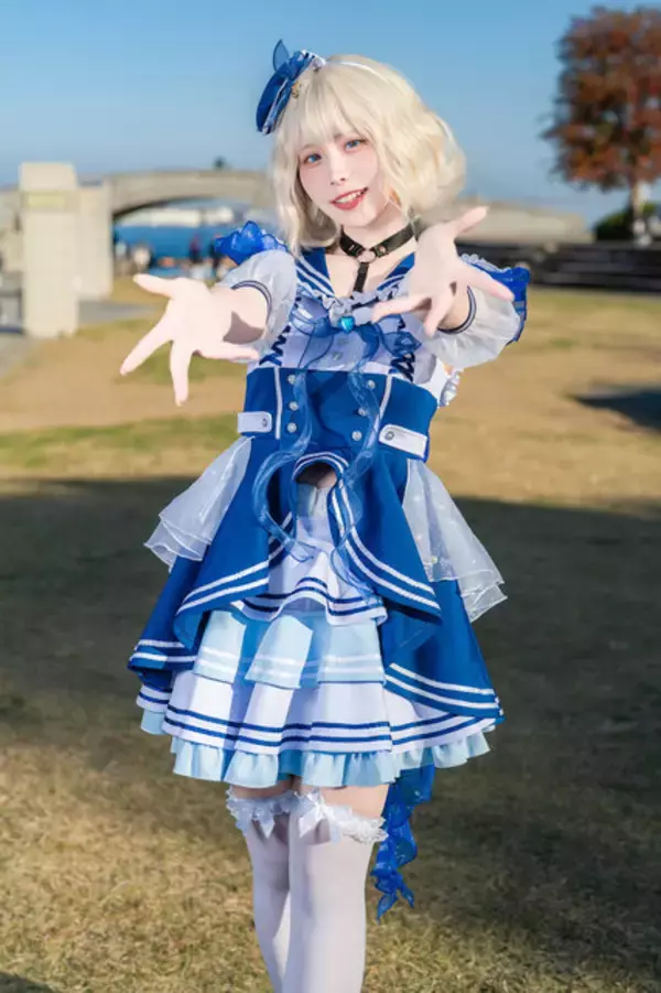 「【コスプレ】爽やかなブルーのふりふり衣装が可愛すぎ！イベントもプロデュースする才色兼備の美女レイヤー現る【写真7枚】」の画像