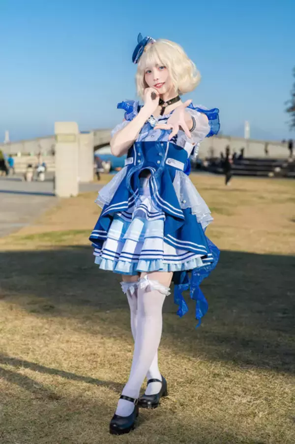 「【コスプレ】爽やかなブルーのふりふり衣装が可愛すぎ！イベントもプロデュースする才色兼備の美女レイヤー現る【写真7枚】」の画像