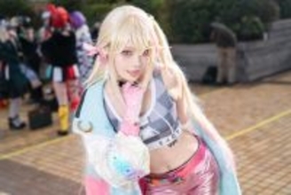 【コスプレ】ヘソだしショートパンツが似合う美スタイル！『NIKKE』ジャッカルは挑発的な表情もかっこいい【写真9枚】