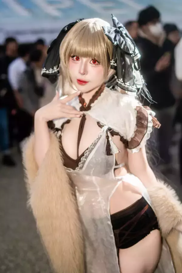 「【コスプレ】はちきれんばかりのスタイル抜群な美ボディ！タイ美女レイヤーの『アズレン』フォーミダブルは曲線美が素晴らしすぎた【写真7枚】」の画像