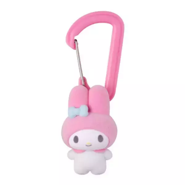 「「サンリオキャラクターズ」ふわふわのフロッキーマスコット付き！ハローキティやポムポムプリン含む全5種カラビナが、ガシャポン売り場で展開」の画像