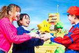 「USJ「スーパー・ニンテンドー・ワールド」5周年で“無敵マリオ”の「パワーアップバンド」が登場！ アニバーサリーケーキなど記念フードも」の画像1
