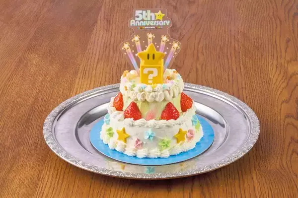 「USJ「スーパー・ニンテンドー・ワールド」5周年で“無敵マリオ”の「パワーアップバンド」が登場！ アニバーサリーケーキなど記念フードも」の画像