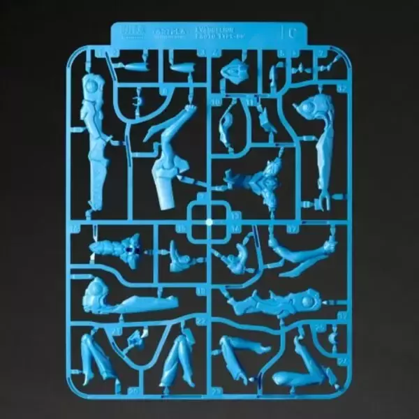 「「エヴァ」初号機、弐号機、零号機（改）プラモセットが予約締切間近―造形作家「佐藤“ロボ師”拓」による三部作をミニサイズ化」の画像