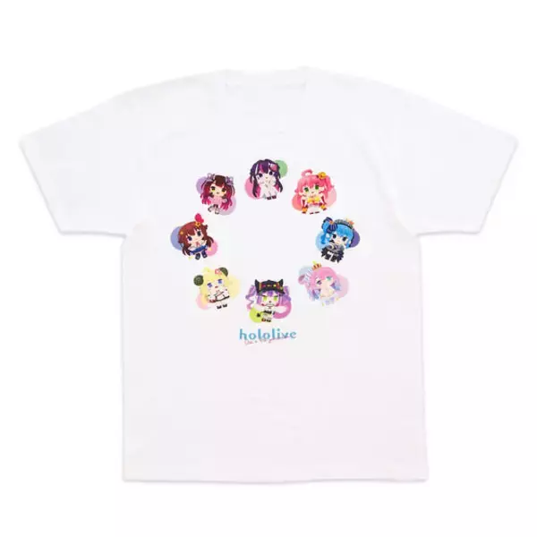 「「ホロライブ」かわいい描き下ろしイラスト使用！さまざまなタレントをデザインしたフルカラーTシャツや、表面がぷにぷにした缶バッジなど4アイテム」の画像