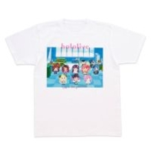 「ホロライブ」かわいい描き下ろしイラスト使用！さまざまなタレントをデザインしたフルカラーTシャツや、表面がぷにぷにした缶バッジなど4アイテム