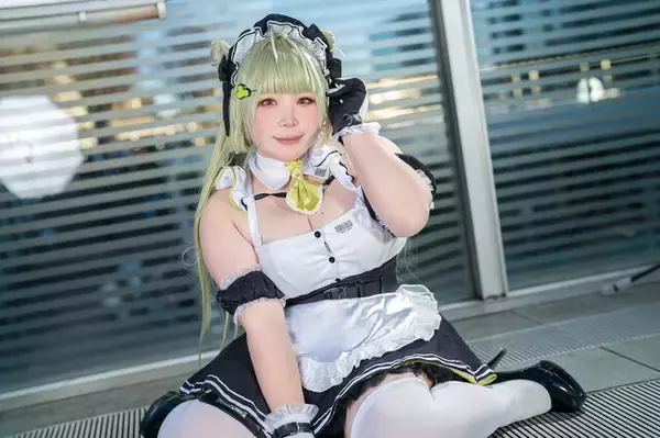 「【コスプレ】振り向きポーズの背中が美しい『NIKKE』、ドレス姿が華麗な『原神』など「アコスタさいたま」美女レイヤー9選【写真39枚】」の画像