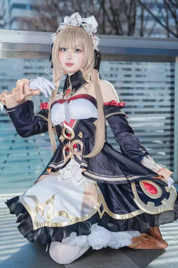 「【コスプレ】振り向きポーズの背中が美しい『NIKKE』、ドレス姿が華麗な『原神』など「アコスタさいたま」美女レイヤー9選【写真39枚】」の画像