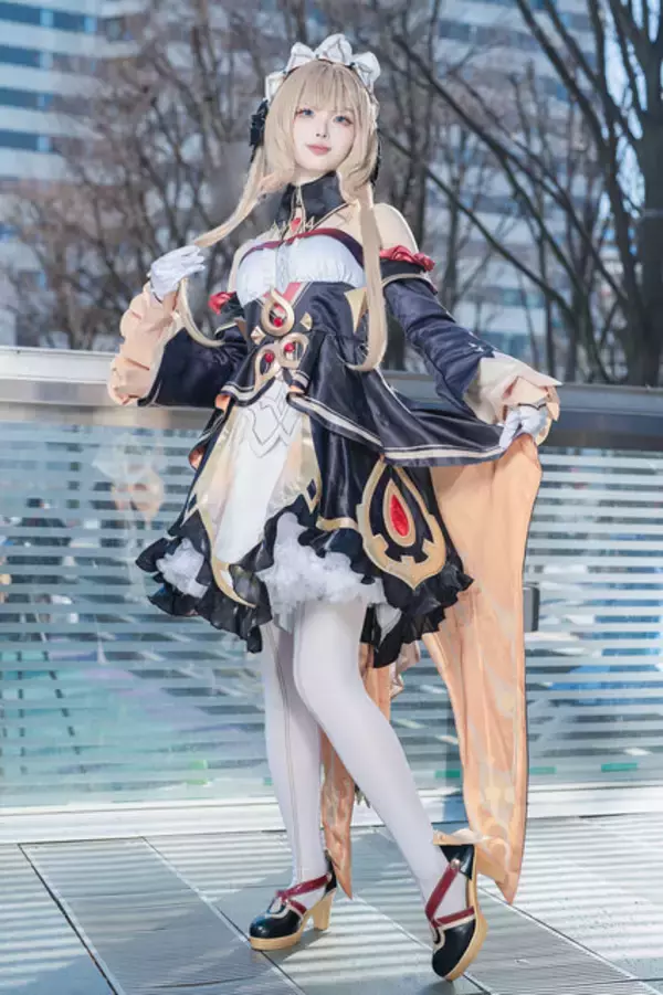 「【コスプレ】振り向きポーズの背中が美しい『NIKKE』、ドレス姿が華麗な『原神』など「アコスタさいたま」美女レイヤー9選【写真39枚】」の画像