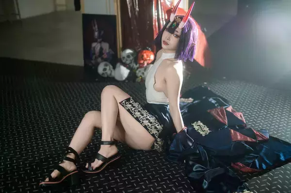 「【コスプレ】妖艶さとクールさを兼ね備えた美女レイヤーの再現度が圧巻！“現界”した『FGO』酒呑童子が美しすぎた【写真7枚】」の画像