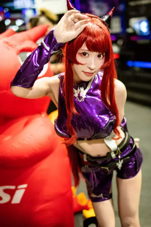 「【コスプレ】小悪魔なポージングでトリコにしちゃうぞ！ゲーミングPCの「MSI」を象徴する魔龍姫が待望の降臨【写真8枚】」の画像