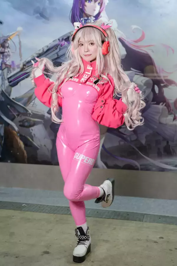 【コスプレ】ラバースーツに大胆ポーズがセクシー！『NIKKE』アリスがかわいい人気レイヤー・千夢【プレイバック記事】