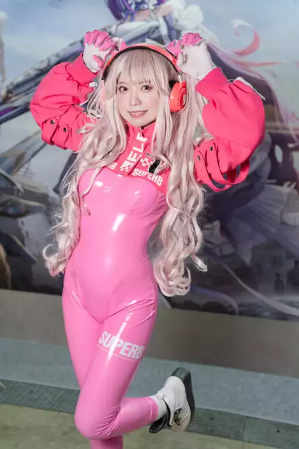 「【コスプレ】ラバースーツに大胆ポーズがセクシー！『NIKKE』アリスがかわいい人気レイヤー・千夢【プレイバック記事】」の画像