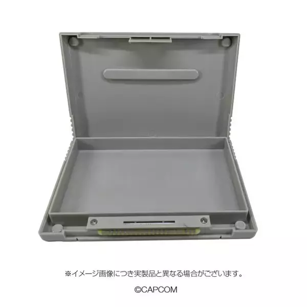 「タブーとされている“端子”部分を触り放題！『スト2』スーファミカセットケースが予約販売、ゲームシーンのように飾れる「リュウvs.ケン」などアクスタも付属」の画像