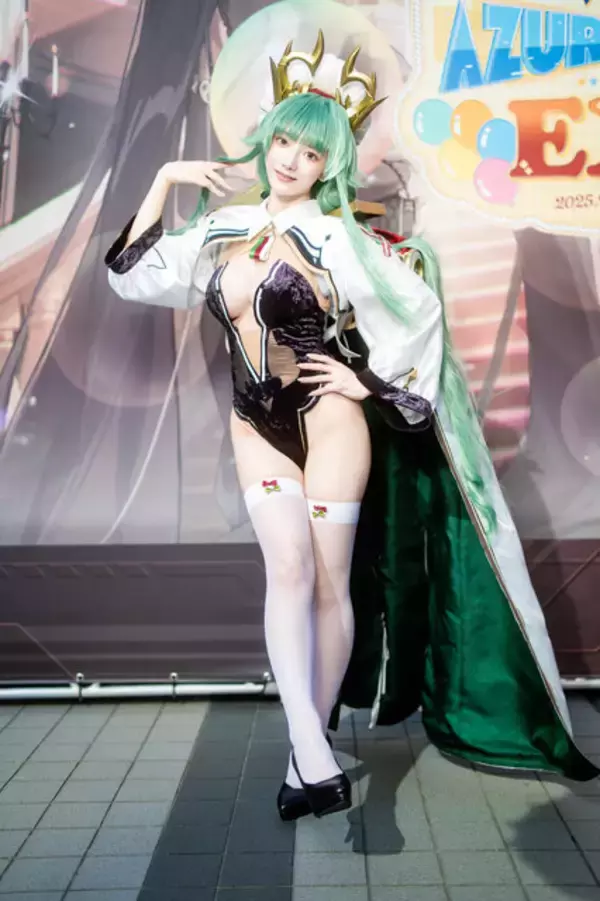 「【コスプレ】清楚な太ももが眩しい！人気レイヤー・尊みを感じて桜井の『アズレン』ラファエロがフィギュアのような美しさ【写真7枚】」の画像