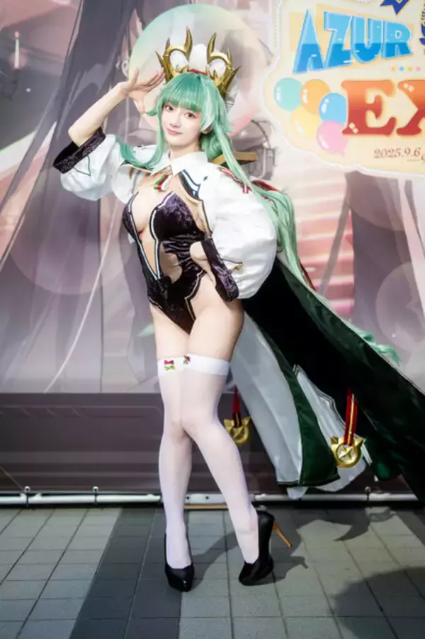 「【コスプレ】清楚な太ももが眩しい！人気レイヤー・尊みを感じて桜井の『アズレン』ラファエロがフィギュアのような美しさ【写真7枚】」の画像