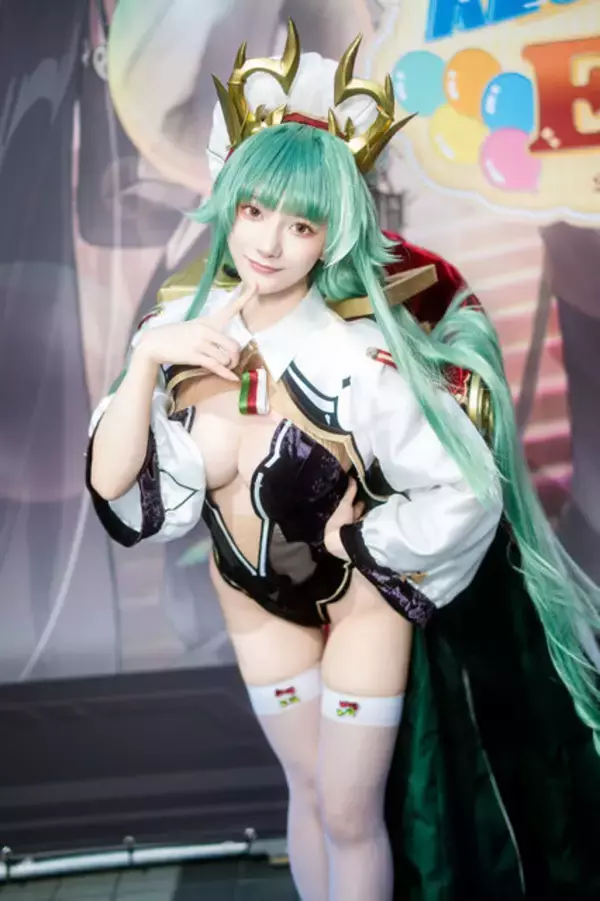 「【コスプレ】清楚な太ももが眩しい！人気レイヤー・尊みを感じて桜井の『アズレン』ラファエロがフィギュアのような美しさ【写真7枚】」の画像