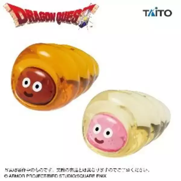 「スライムナイトを引っ張るとメジャーに！？『ドラクエ』ユニークな雑貨や、ビックサイズのスライムかがみもちぬいぐるみなど1月プライズをチェック」の画像
