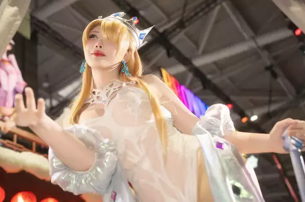 「【コスプレ】どこから見ても隙のない完璧な美貌！韓国美女が魅せる『ブラウンダスト2』ウィルヘルミナはもはや王者の風格【台北ゲームショウ2026】」の画像