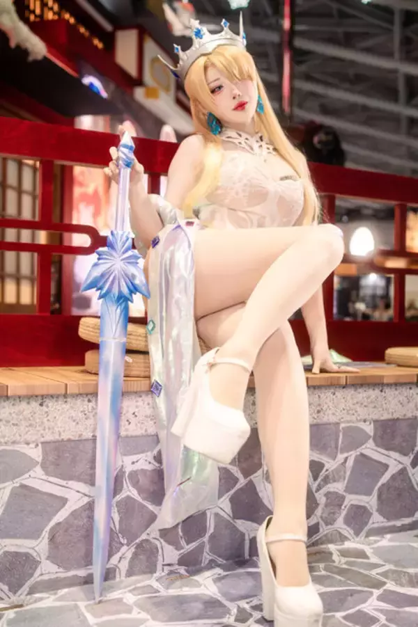 「【コスプレ】どこから見ても隙のない完璧な美貌！韓国美女が魅せる『ブラウンダスト2』ウィルヘルミナはもはや王者の風格【台北ゲームショウ2026】」の画像