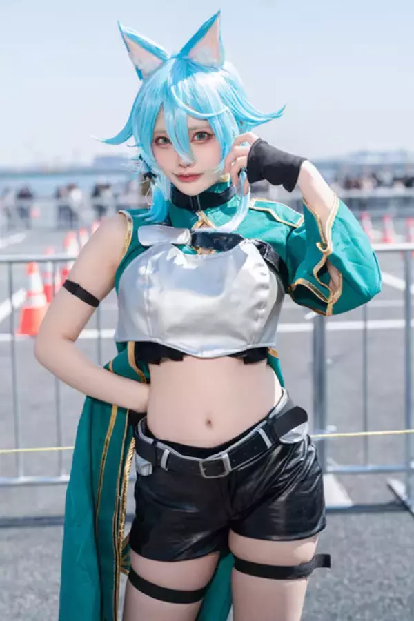 「【コスプレ】“猫耳×シノン”が反則級の可愛さ！イタズラ好きな表情で奔放なポージングを見せる美女レイヤーが最高すぎた【写真8枚】」の画像