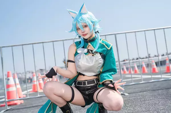 「【コスプレ】“猫耳×シノン”が反則級の可愛さ！イタズラ好きな表情で奔放なポージングを見せる美女レイヤーが最高すぎた【写真8枚】」の画像